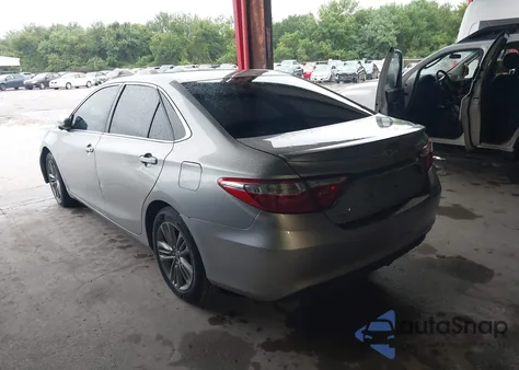 2015 Toyota Camry Se z USA, uszkodzony, nr VIN 4T1BF1FK6FU499809